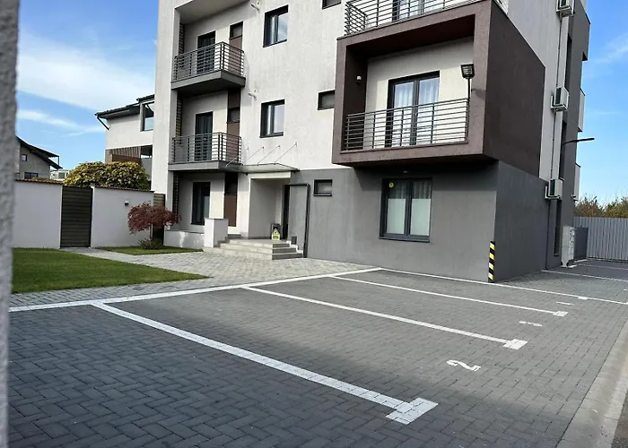 Close Luxury Glam Apartments